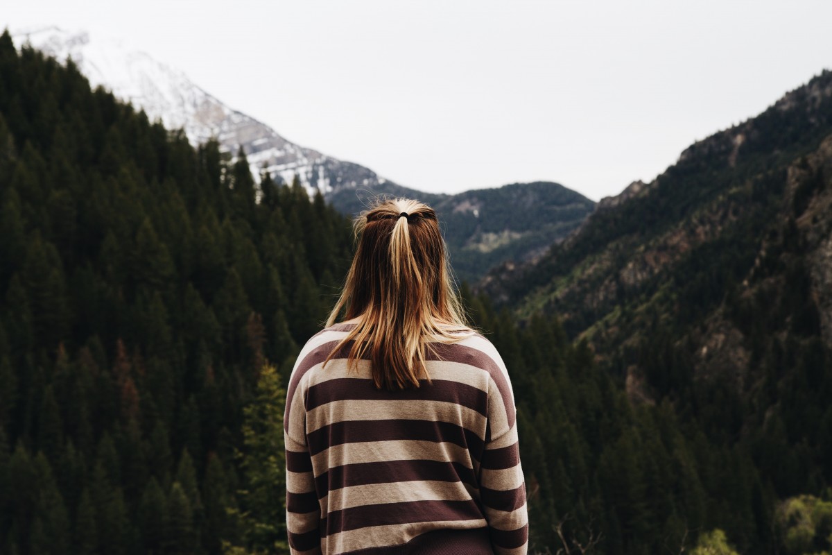 woman_female_thoughtful_alone_mountain_thinking_head_looking-838958